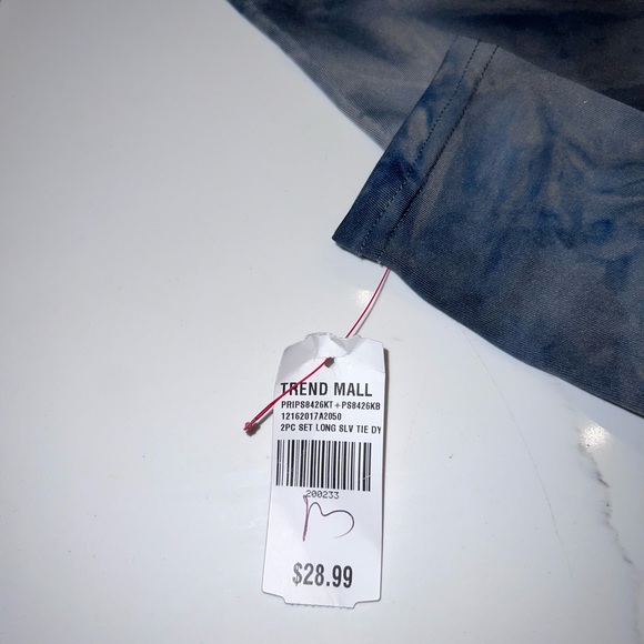 Tie died Ruched 2 Piece Bermuda Set - Picture 4 of 6